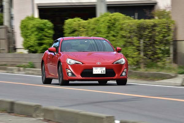 女性セラピストの送迎業務
